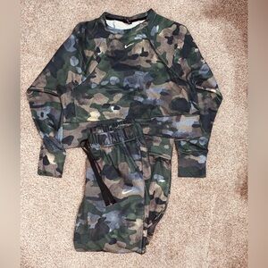 Nike camouflage women’s sweat set size small.